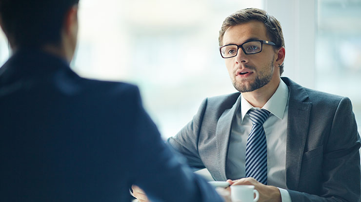photo-avocat-costume-client-discussion