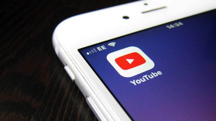 Application YouTube sur un téléphone smartphone