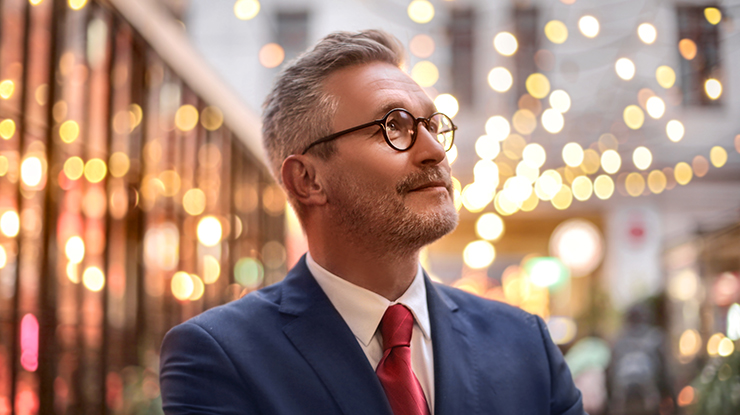 photo-avocat-homme-lunettes-lumieres